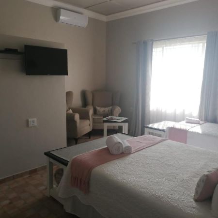 Hotel Biekiesvlei Lichtenburg Esterno foto