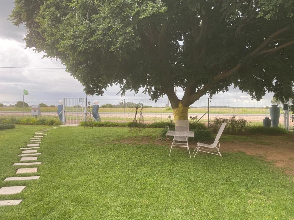 Hotel Biekiesvlei Lichtenburg Esterno foto